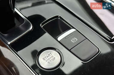 Седан Audi A8 2015 в 