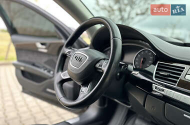 Седан Audi A8 2015 в 