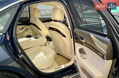 Седан Audi A8 2010 в 