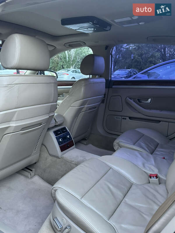Седан Audi A8 2004 в Днепре