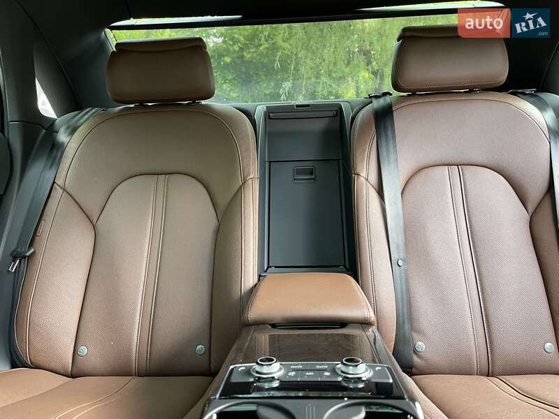 Седан Audi A8 2016 в Ровно