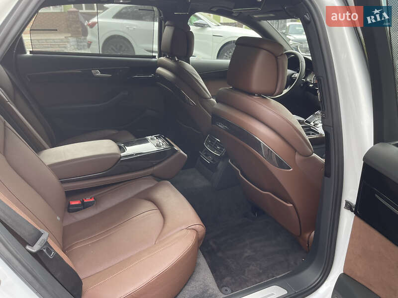 Седан Audi A8 2016 в Ровно