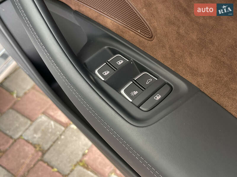 Седан Audi A8 2016 в Ровно