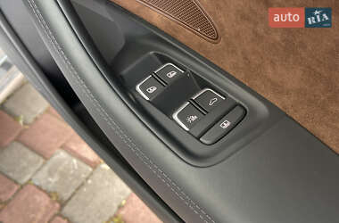 Седан Audi A8 2016 в 