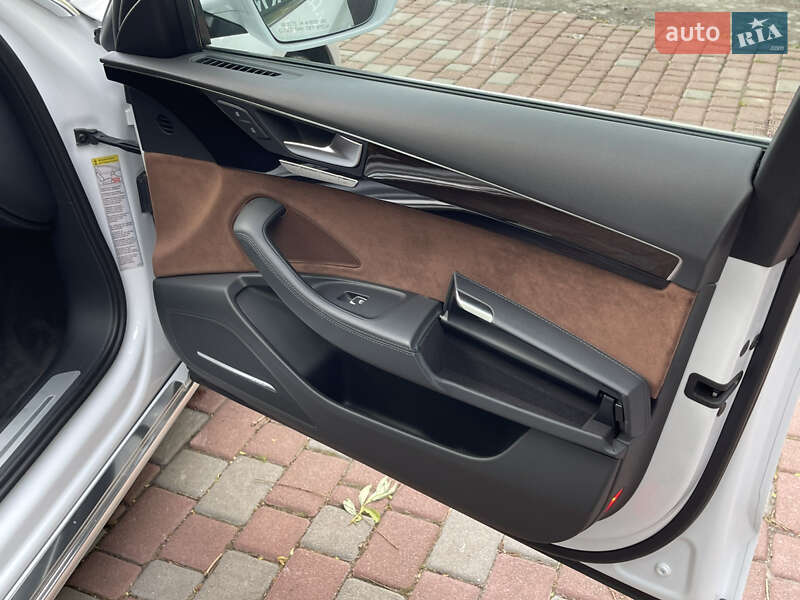 Седан Audi A8 2016 в Ровно