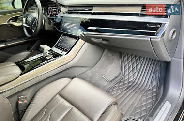 Седан Audi A8 2017 в 