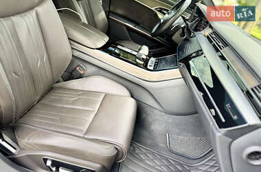 Седан Audi A8 2017 в 