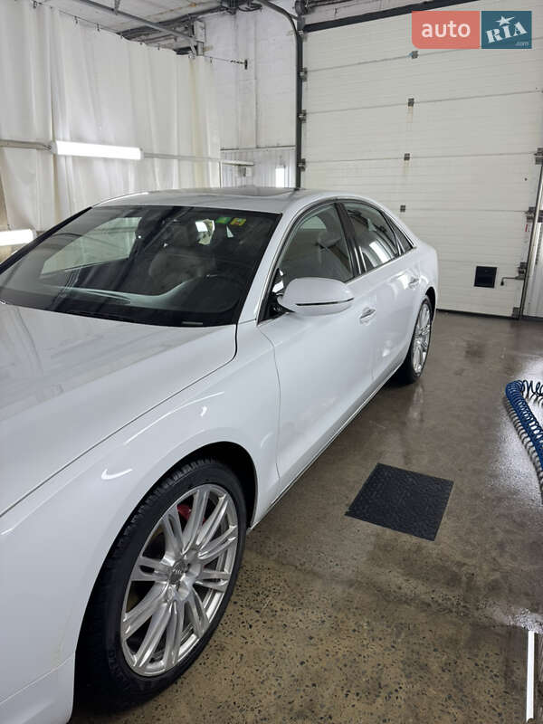 Седан Audi A8 2013 в Києві