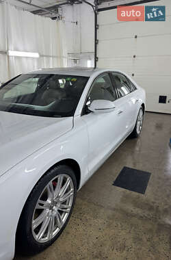 Седан Audi A8 2013 в 