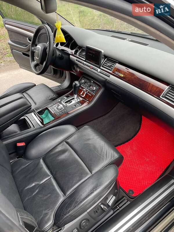 Седан Audi A8 2004 в Хоросткові