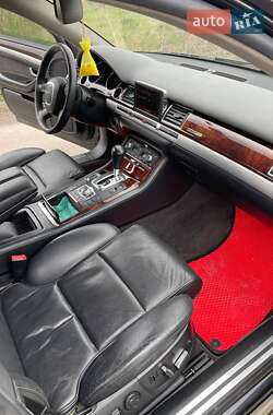 Седан Audi A8 2004 в 