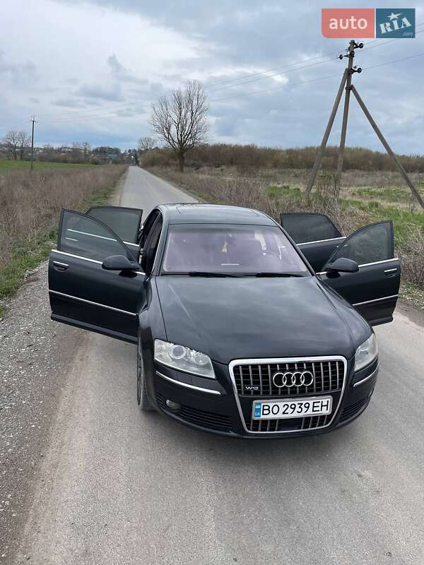 Седан Audi A8 2004 в Хоросткові