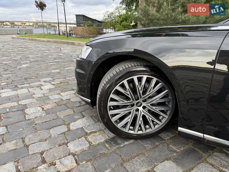 Седан Audi A8 2021 в Киеве