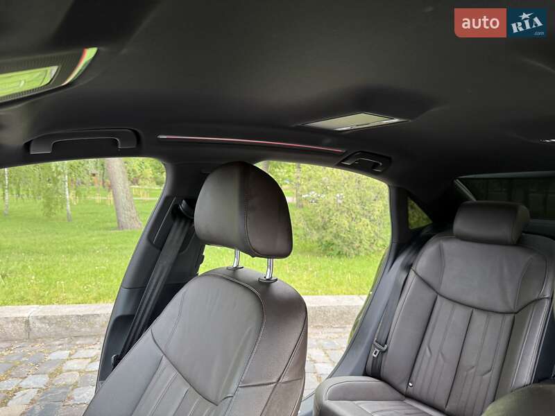 Седан Audi A8 2021 в Киеве