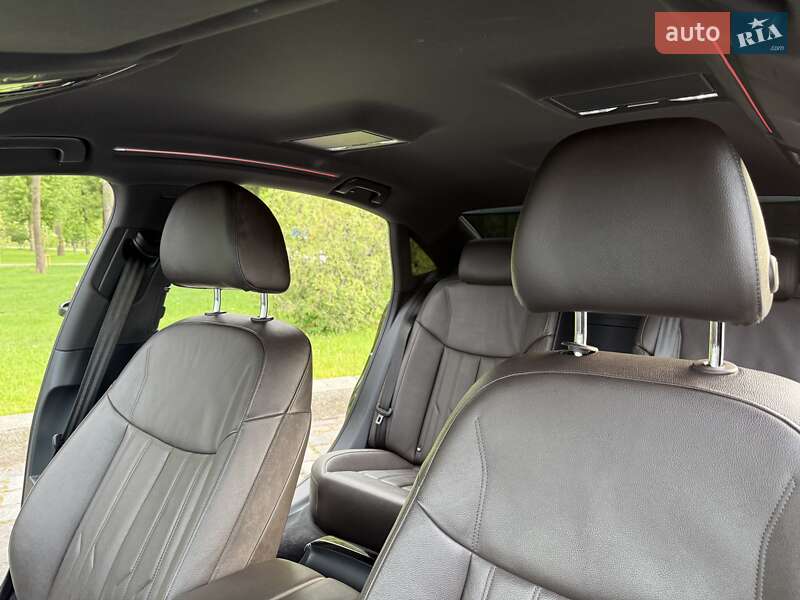 Седан Audi A8 2021 в Киеве