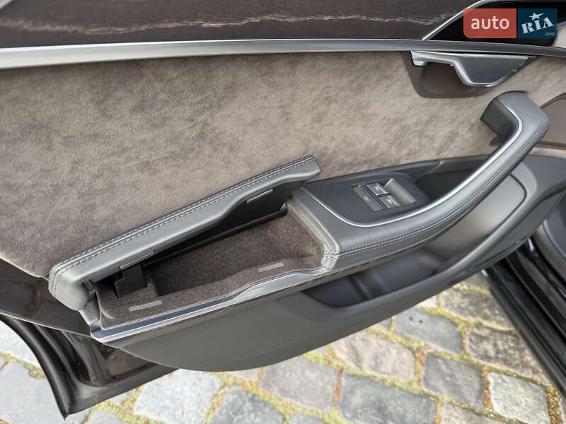 Седан Audi A8 2021 в Киеве