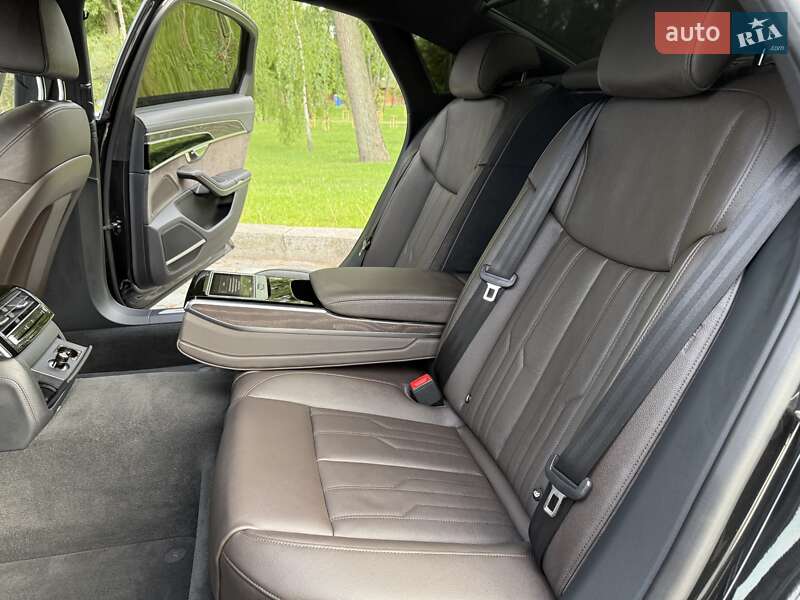 Седан Audi A8 2021 в Киеве