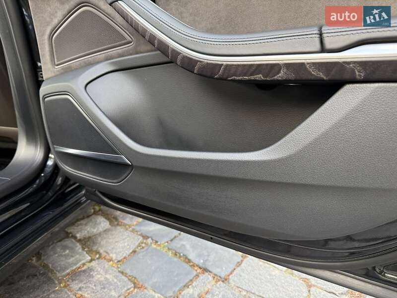 Седан Audi A8 2021 в Киеве