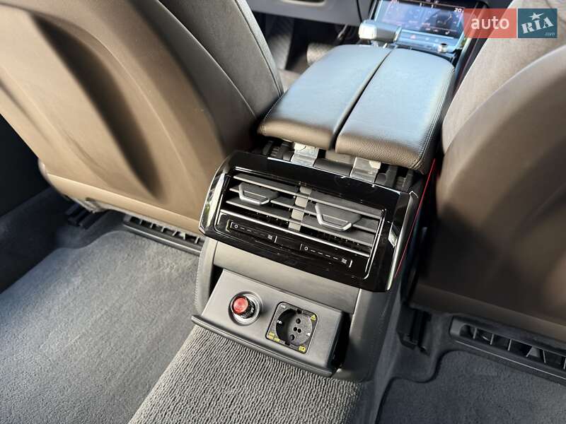 Седан Audi A8 2021 в Киеве