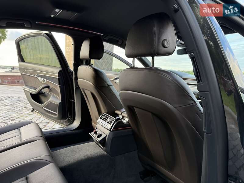 Седан Audi A8 2021 в Киеве