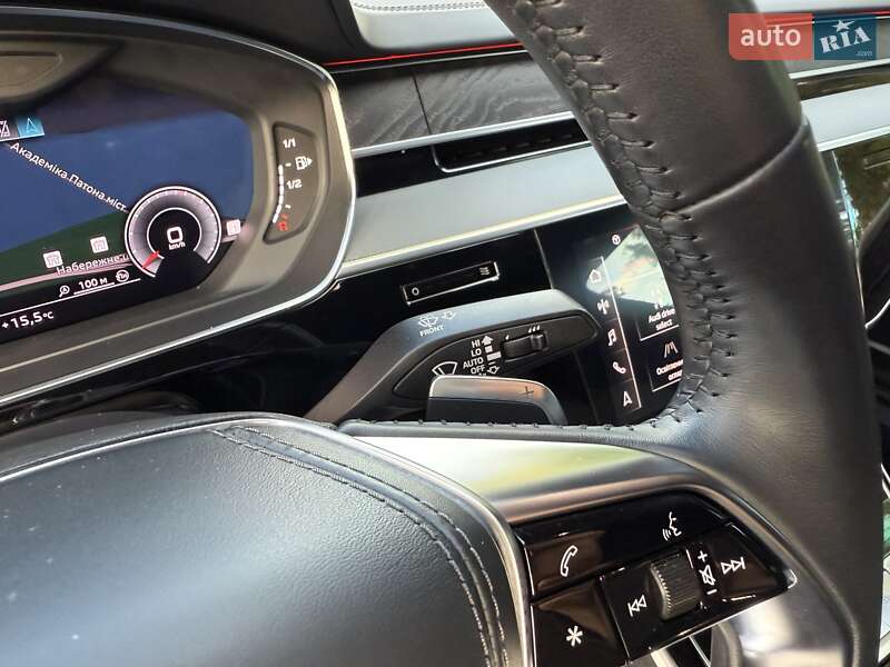 Седан Audi A8 2021 в Киеве