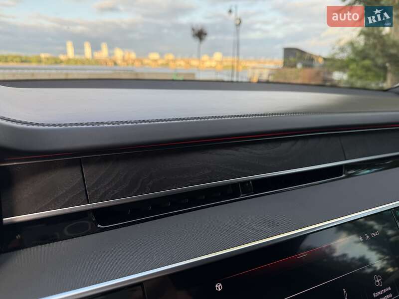 Седан Audi A8 2021 в Киеве