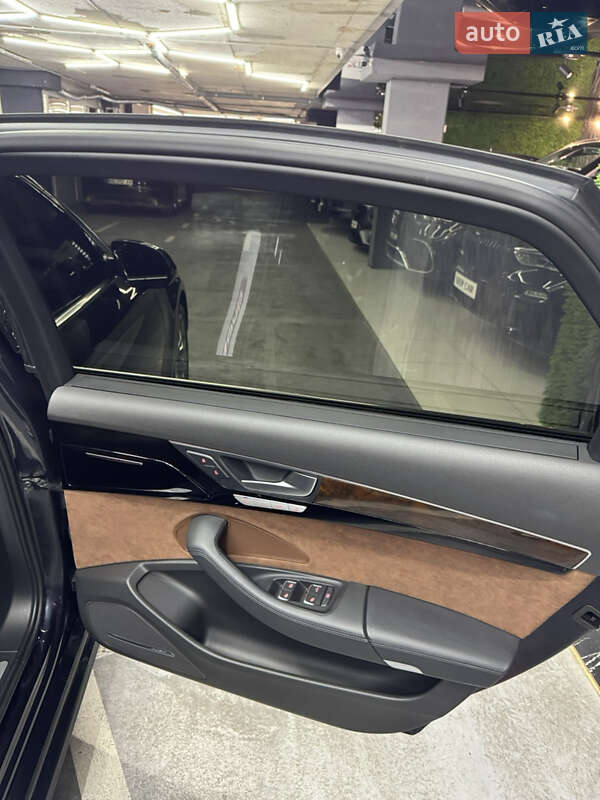 Седан Audi A8 2016 в Одессе