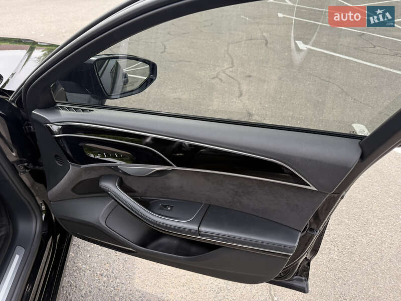 Седан Audi A8 2019 в Дніпрі