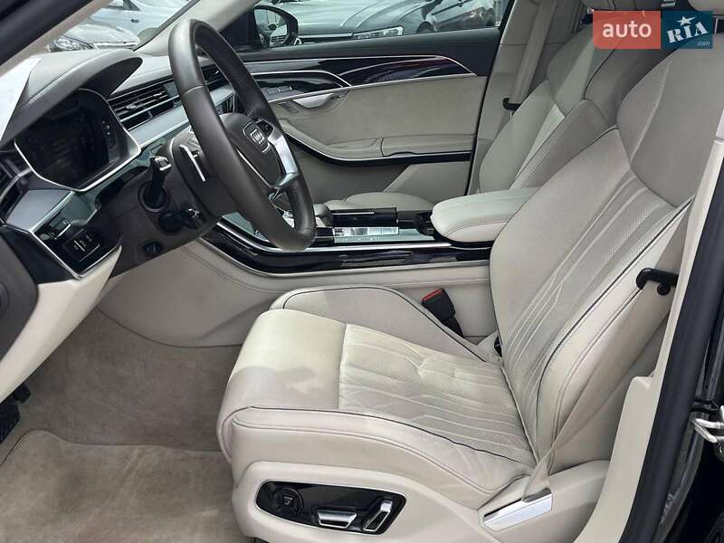 Седан Audi A8 2018 в Львові