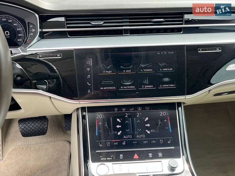 Седан Audi A8 2018 в Львові