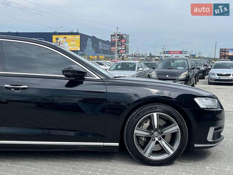 Седан Audi A8 2018 в Львові