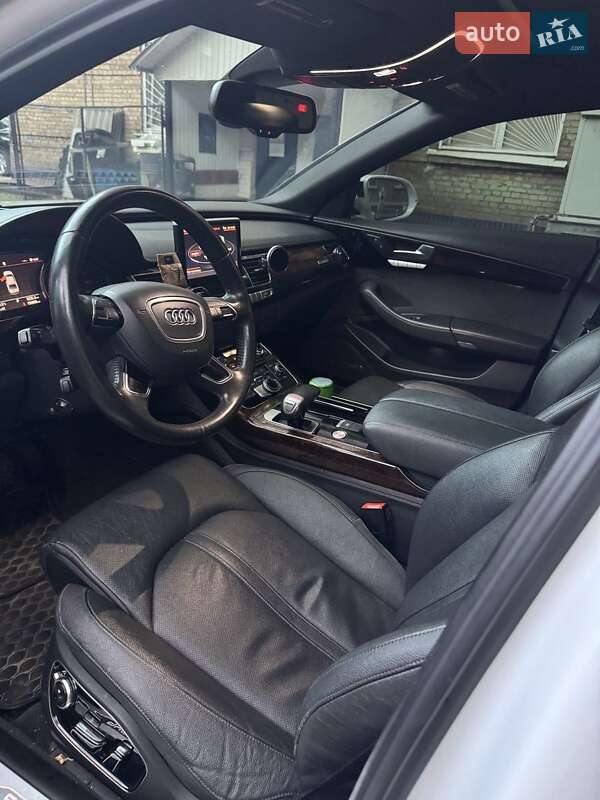 Седан Audi A8 2015 в Киеве