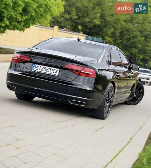 Седан Audi A8 2015 в Измаиле