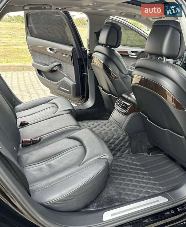 Седан Audi A8 2015 в Измаиле