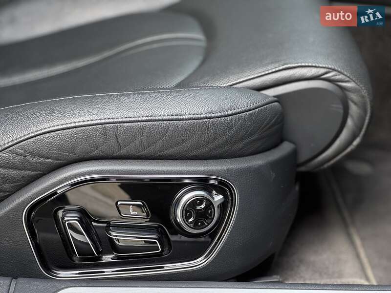 Седан Audi A8 2015 в Дніпрі