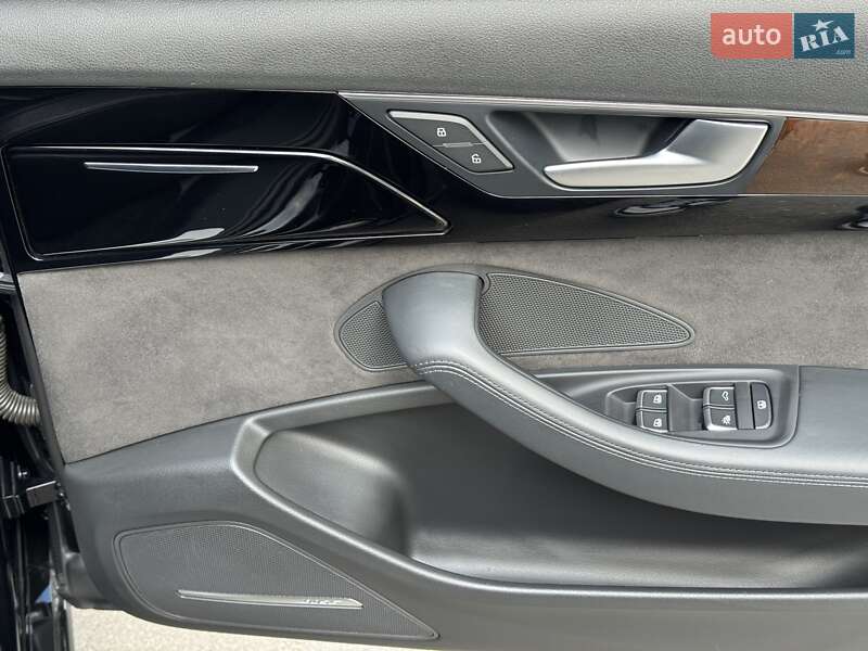 Седан Audi A8 2015 в Дніпрі