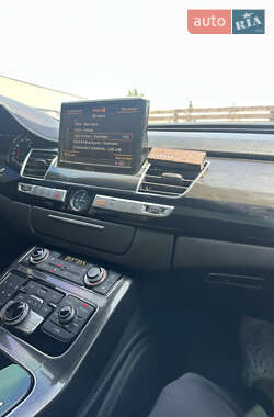 Седан Audi A8 2015 в 