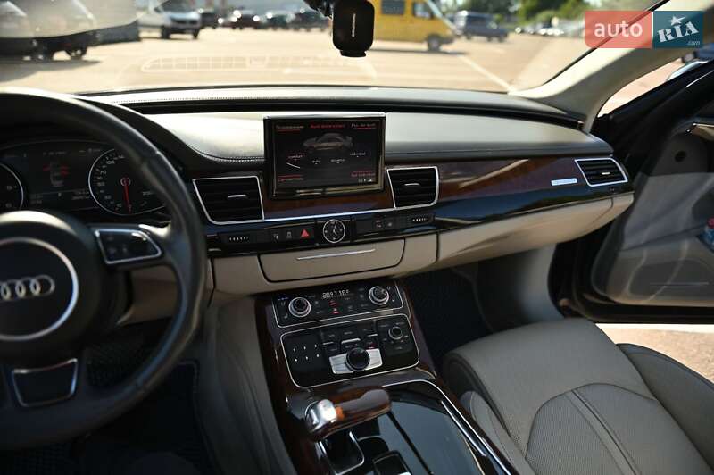Седан Audi A8 2010 в Рівному