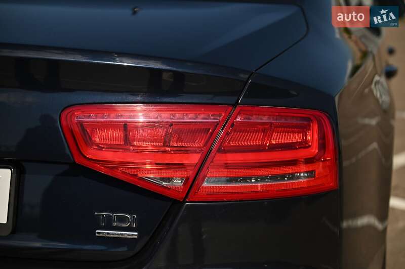 Седан Audi A8 2010 в Рівному