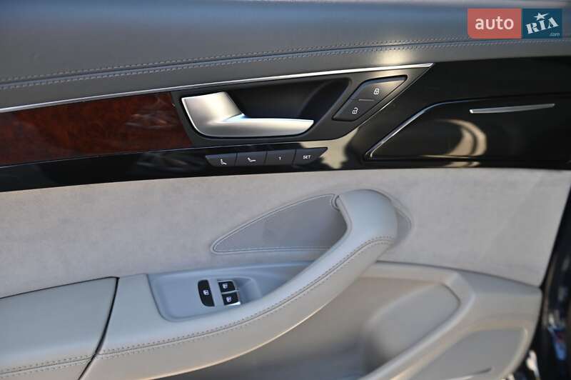 Седан Audi A8 2010 в Рівному