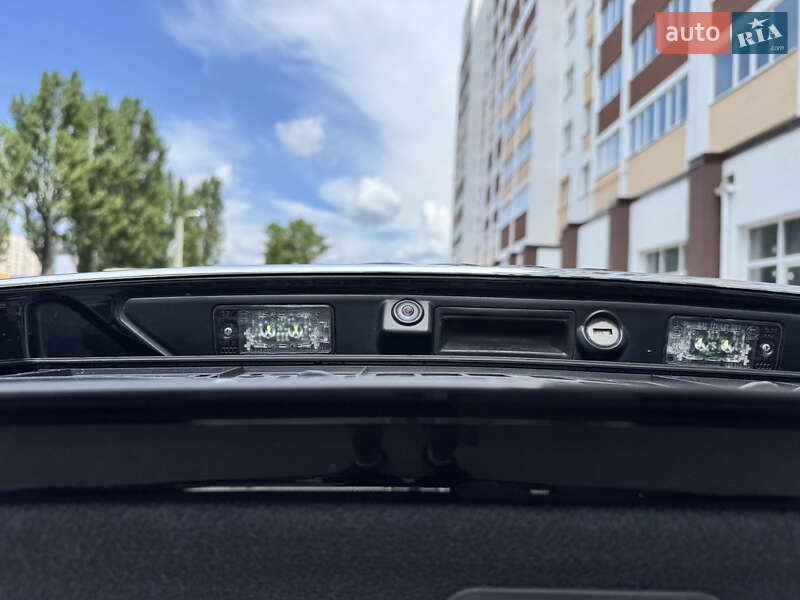 Седан Audi A8 2017 в Киеве