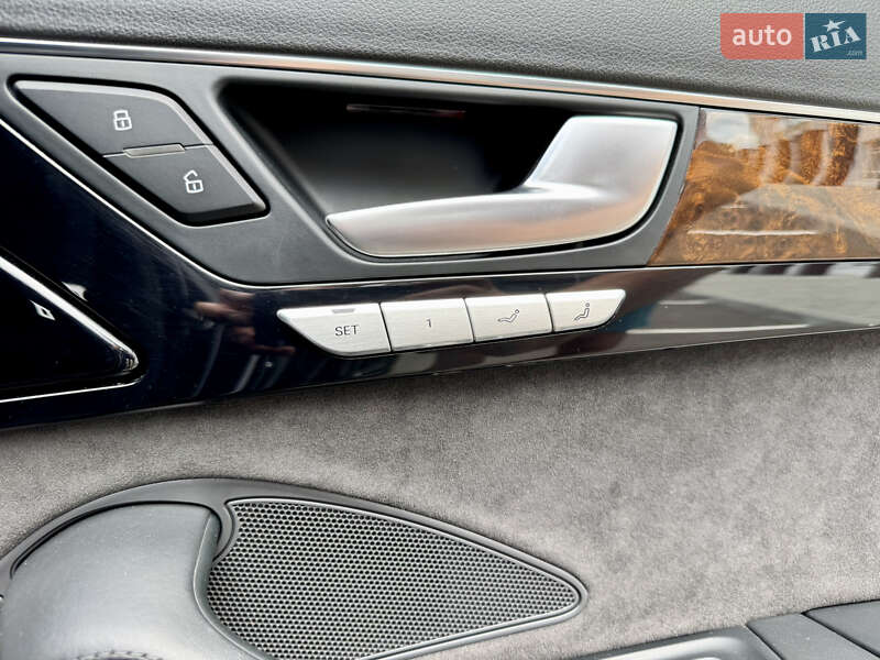 Седан Audi A8 2017 в Киеве