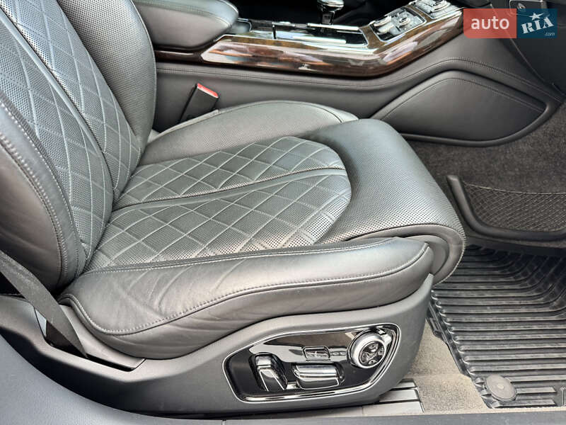 Седан Audi A8 2017 в Киеве