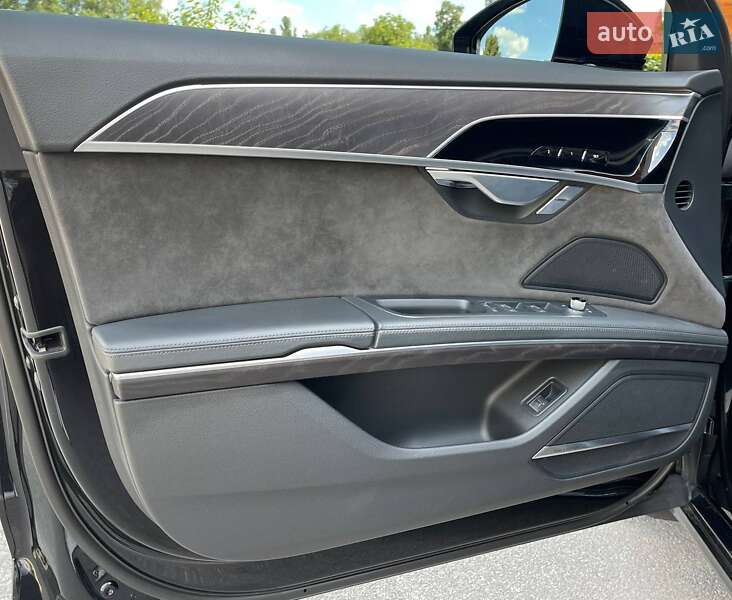 Седан Audi A8 2021 в Киеве