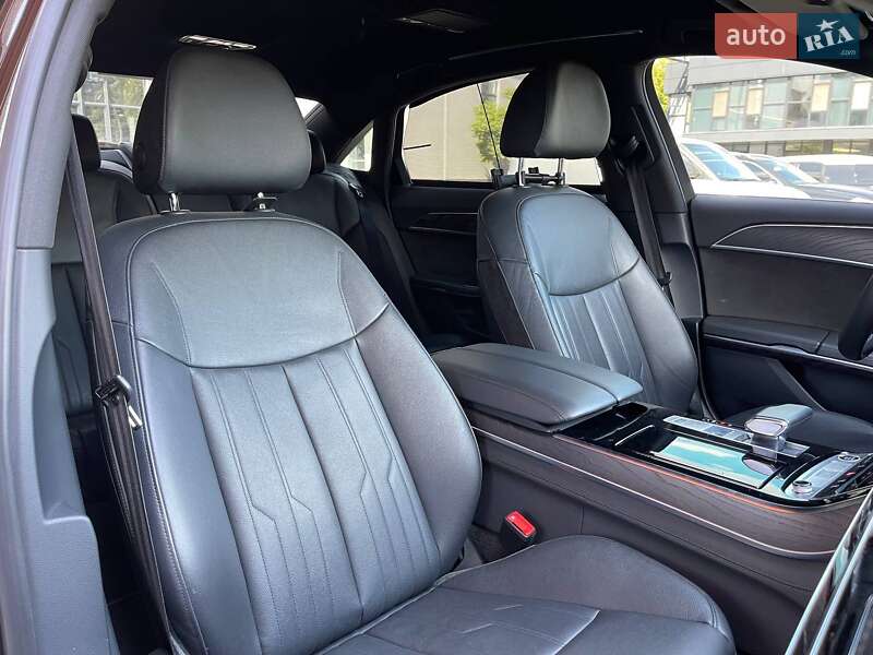 Седан Audi A8 2021 в Киеве