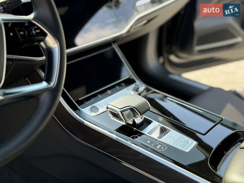Седан Audi A8 2021 в Ивано-Франковске