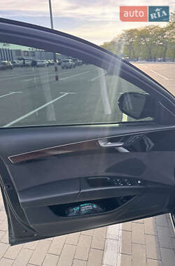 Седан Audi A8 2012 в 