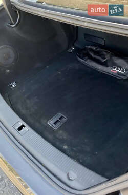 Седан Audi A8 2012 в 