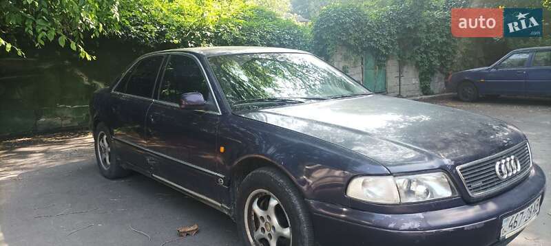 Седан Audi A8 1997 в Днепре