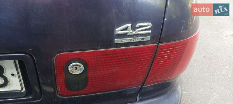 Седан Audi A8 1997 в Днепре